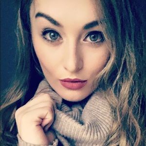 Meet your Posher, Abigail